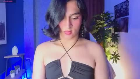 Snapshot of zoee_kiss_ chatting on 06/19/26, 06:07 ZOE online show from 06/19/26, 06:07