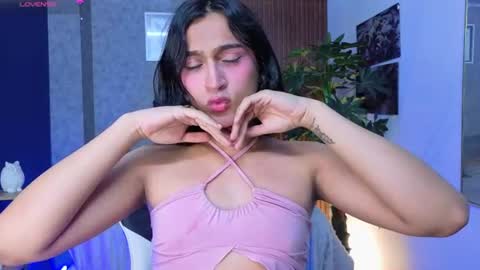 Snapshot of zoee_kiss_ chatting on 07/12/26, 06:15 ZOE online show from 07/12/26, 06:15
