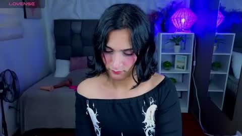 Snapshot of zoee_kiss_ chatting on 07/16/26, 08:37 ZOE online show from 07/16/26, 08:37