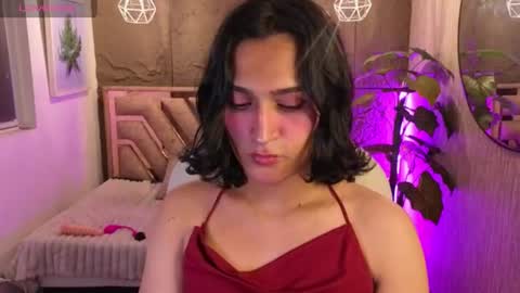 Snapshot of zoee_kiss_ chatting on 07/26/26, 04:09 ZOE online show from 07/26/26, 04:09