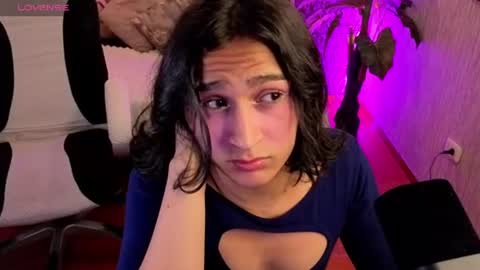 Snapshot of zoee_kiss_ chatting on 07/30/26, 04:33 ZOE online show from 07/30/26, 04:33