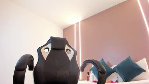 Snapshot of zoee_zi chatting on 03/14/26, 08:36 zoee_zi online show from 03/14/26, 08:36