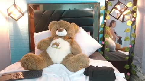 Snapshot of zoeemiller chatting on 09/18/25, 01:57 zoeemiller online show from 09/18/25, 01:57