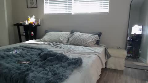 Snapshot of zoeemonroe chatting on 10/19/25, 02:18 zoeemonroe online show from 10/19/25, 02:18