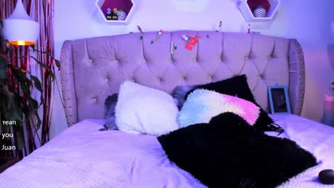 Snapshot of zoehilton chatting on 12/03/24, 06:28 Zoe online show from 12/03/24, 06:28