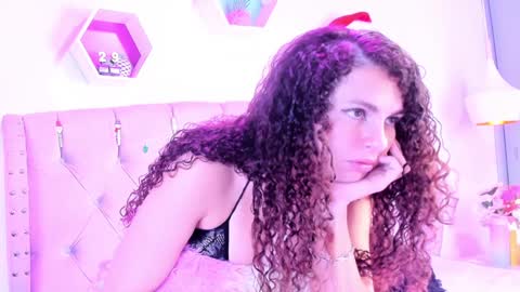 Snapshot of zoehilton chatting on 12/21/24, 08:10 Zoe online show from 12/21/24, 08:10