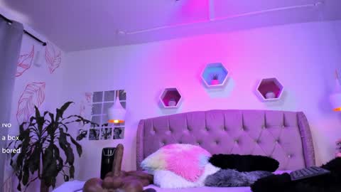 Snapshot of zoehilton chatting on 01/07/25, 05:20 Zoe online show from 01/07/25, 05:20