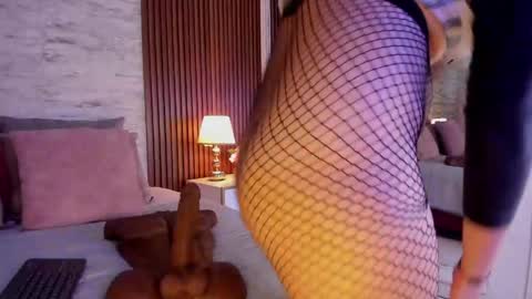 Snapshot of zoehiltonx chatting on 06/05/26, 01:39 zoehiltonx online show from 06/05/26, 01:39