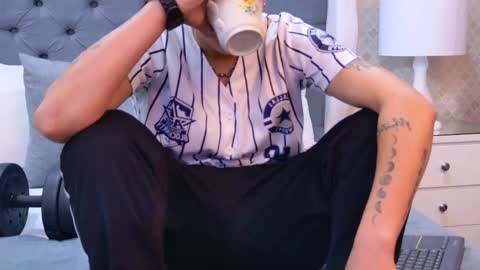 Zoe Krug online show from 11/07/25, 11:43