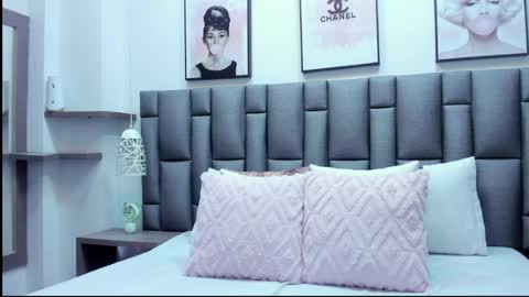 Zoe Krug online show from 04/06/26, 12:06