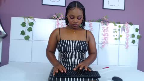 Snapshot of zoemalik chatting on 03/11/25, 01:01 zoemalik online show from 03/11/25, 01:01