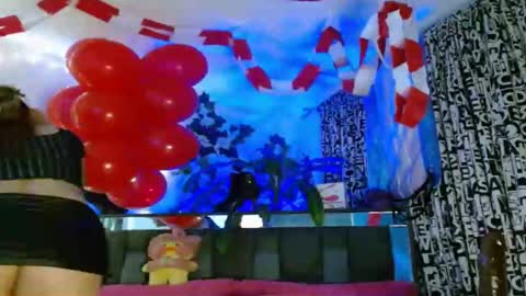 Snapshot of zoemi chatting on 02/18/25, 05:09 zoemi online show from 02/18/25, 05:09