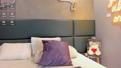 Snapshot of zoemonroee_ chatting on 02/14/25, 12:51 Zoe online show from 02/14/25, 12:51