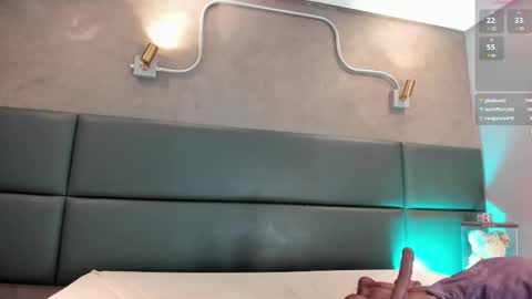 Snapshot of zoemonroee_ chatting on 02/19/25, 01:51 Zoe online show from 02/19/25, 01:51