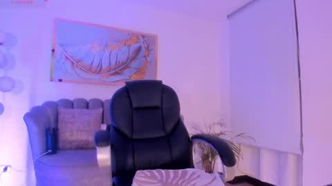 Zoe Presley  online show from 10/30/25, 03:41