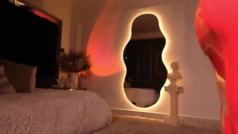 zoevidal_ online show from 11/07/25, 11:54