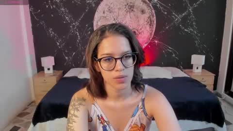 Snapshot of zoewestt chatting on 09/15/25, 12:27 Zoe online show from 09/15/25, 12:27