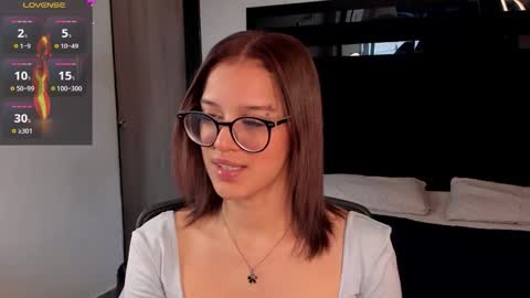 Snapshot of zoewestt chatting on 10/10/25, 02:27 Zoe online show from 10/10/25, 02:27