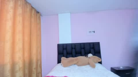 Snapshot of zoey_babyqueen19 chatting on 04/17/26, 10:57 Zoey online show from 04/17/26, 10:57