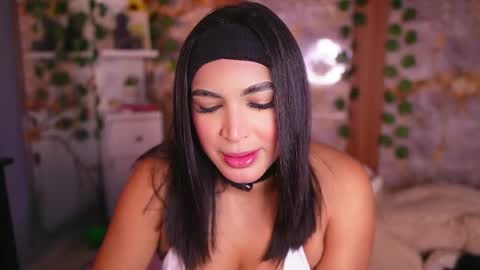 Snapshot of zoey_fox_ chatting on 04/23/26, 12:23 zoey fox online show from 04/23/26, 12:23