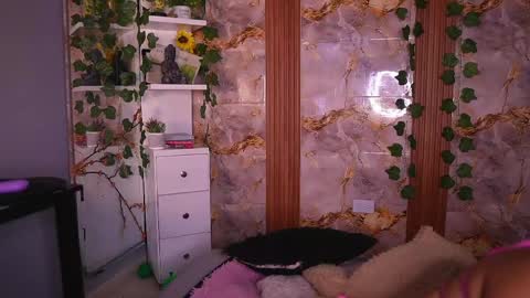 Snapshot of zoey_fox_ chatting on 05/03/26, 02:17 zoey fox online show from 05/03/26, 02:17