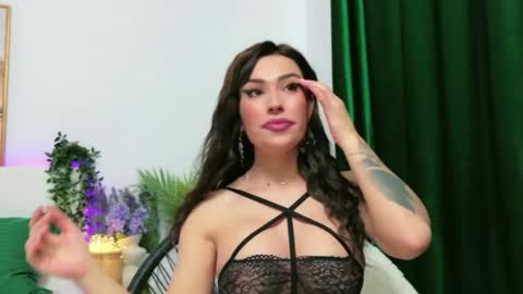 Snapshot of zoey_marye chatting on 05/19/26, 02:01 Zoey online show from 05/19/26, 02:01