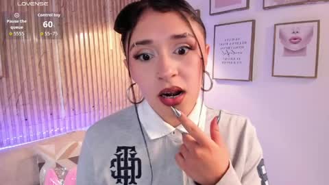 Snapshot of zoey_monroe_ chatting on 04/03/26, 01:20 Zoey online show from 04/03/26, 01:20