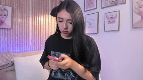 Snapshot of zoey_monroe_ chatting on 04/14/26, 01:06 Zoey online show from 04/14/26, 01:06