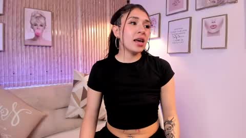 Snapshot of zoey_monroe_ chatting on 04/16/26, 01:01 Zoey online show from 04/16/26, 01:01