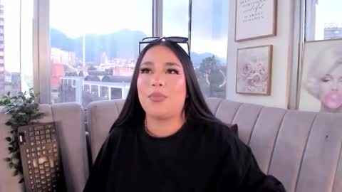 zoey thommpson online show from 10/10/25, 07:46