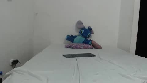 Snapshot of zoeyandnoah chatting on 11/19/25, 02:44 ZoeyANDNoah online show from 11/19/25, 02:44