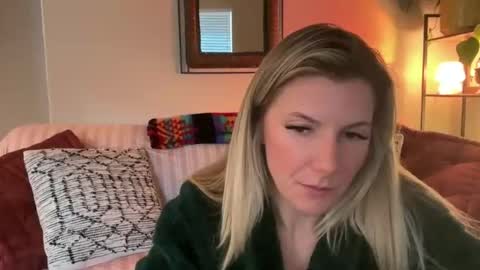 Zoeydanner online show from 01/08/26, 08:00