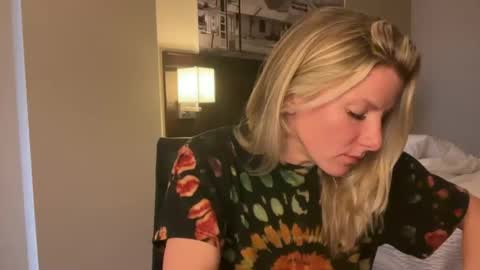 Zoeydanner online show from 02/02/26, 09:35