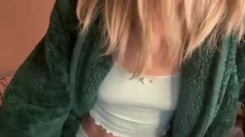 Zoeydanner online show from 02/06/26, 06:18