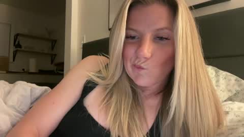 Zoeydanner online show from 07/09/26, 07:34