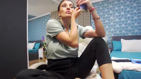 Zoey online show from 11/06/25, 06:09