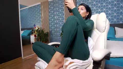 Zoey online show from 11/14/25, 05:33