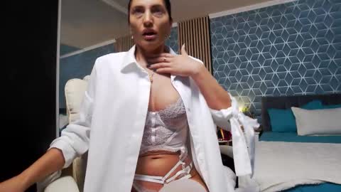 Zoey online show from 11/16/25, 06:57