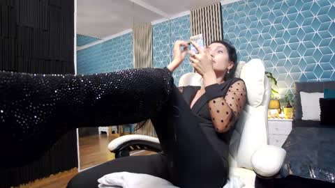 Zoey online show from 11/26/25, 10:00