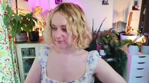 Snapshot of zoeyryan chatting on 06/12/26, 07:35 Zoey Ryan online show from 06/12/26, 07:35