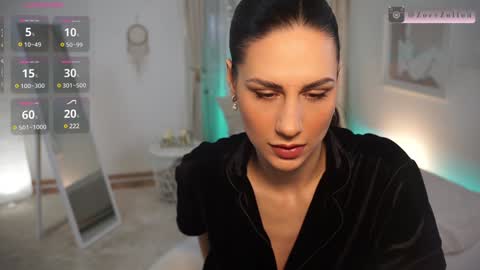 Snapshot of zoezolton chatting on 01/01/25, 05:22 zoezolton online show from 01/01/25, 05:22