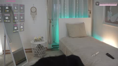 Snapshot of zoezolton chatting on 01/01/25, 08:58 zoezolton online show from 01/01/25, 08:58