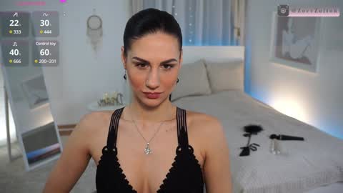 Snapshot of zoezolton chatting on 01/19/25, 11:56 zoezolton online show from 01/19/25, 11:56