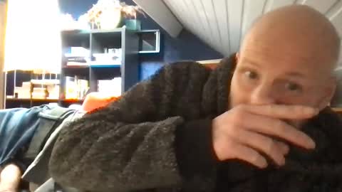 Snapshot of zolexthomas chatting on 10/21/25, 02:29 zolexthomas online show from 10/21/25, 02:29