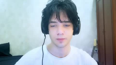 Snapshot of zombde32 chatting on 05/16/26, 12:26 Zombdeeeee online show from 05/16/26, 12:26