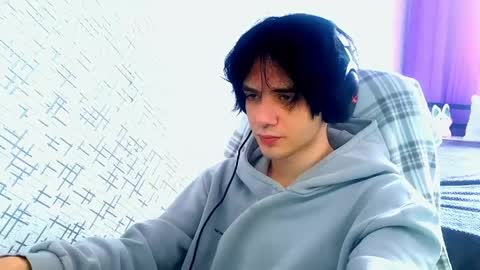 Snapshot of zombde32 chatting on 05/20/26, 10:21 Zombdeeeee online show from 05/20/26, 10:21