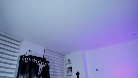 Snapshot of zombieeporcelainex chatting on 04/15/26, 05:25 SOPHIE online show from 04/15/26, 05:25