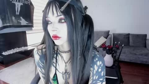 Snapshot of zombieeporcelainex chatting on 04/22/26, 07:15 SOPHIE online show from 04/22/26, 07:15