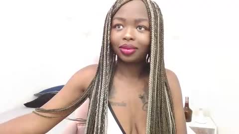 Snapshot of zooee_p chatting on 12/31/24, 12:36 Zooe online show from 12/31/24, 12:36