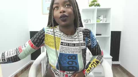 Snapshot of zooee_p chatting on 01/08/25, 11:43 Zooe online show from 01/08/25, 11:43